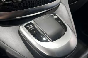 MERCEDES-BENZ EQV esikatselu 18