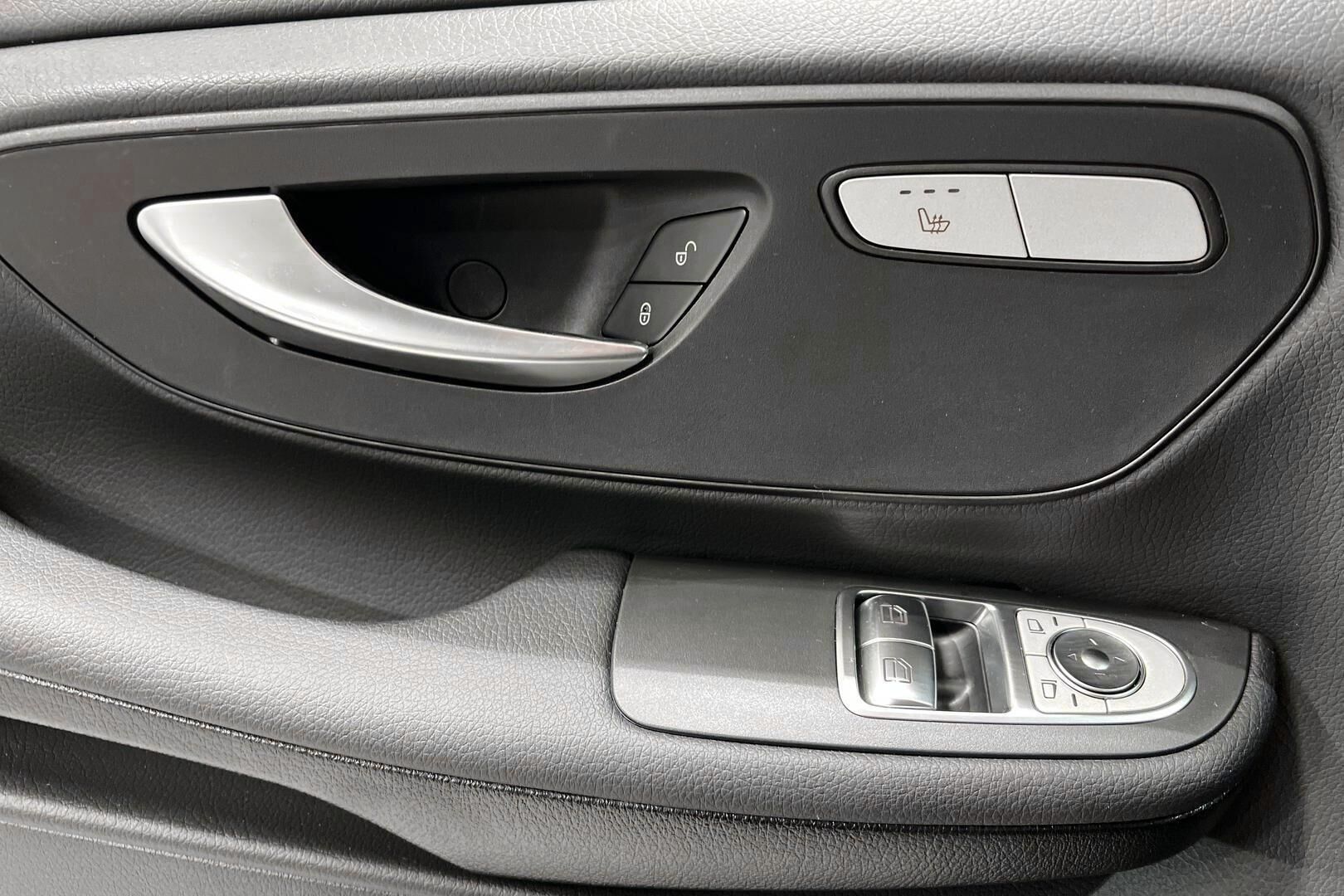 MERCEDES-BENZ EQV iso kuva 24