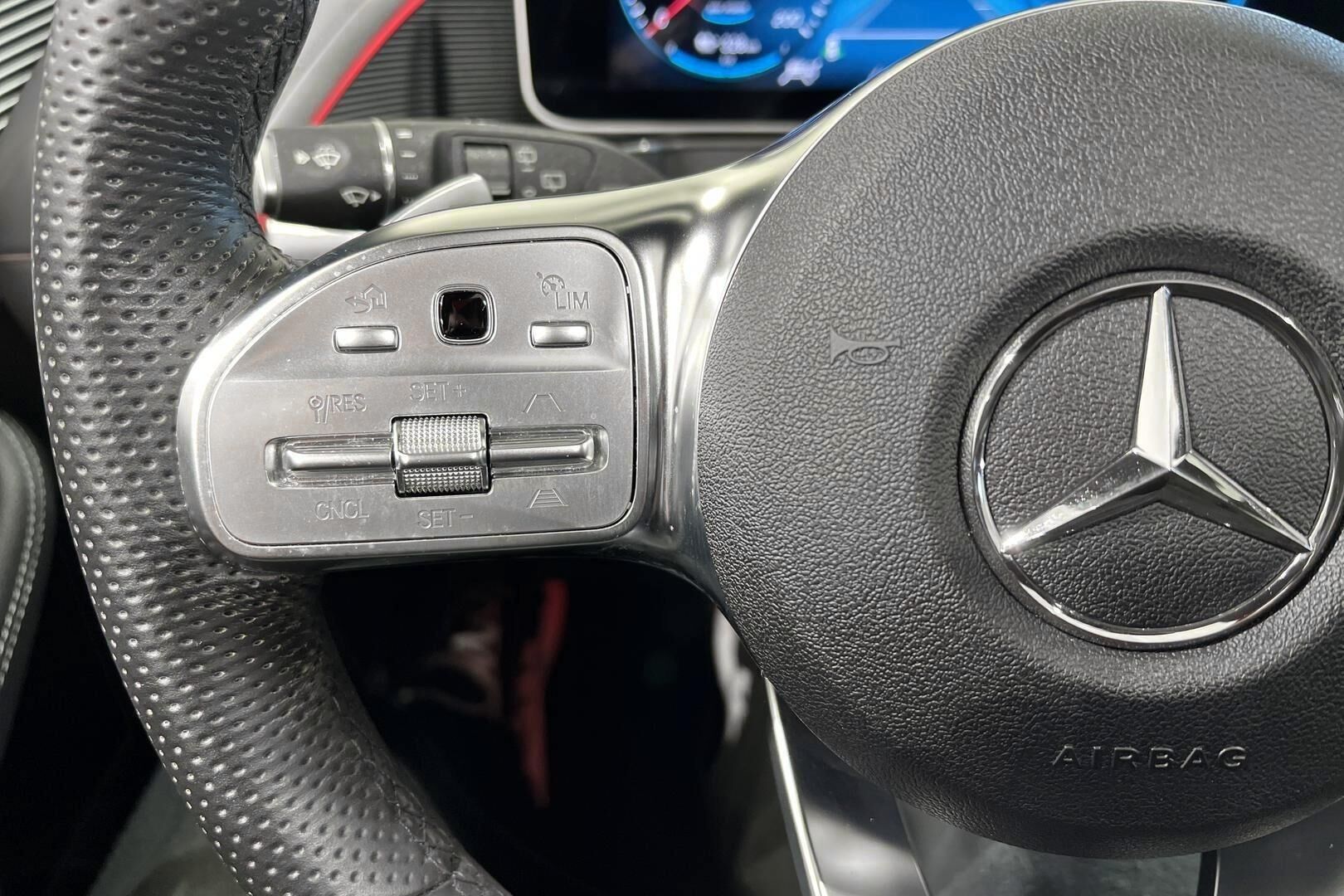 MERCEDES-BENZ EQC iso kuva 28