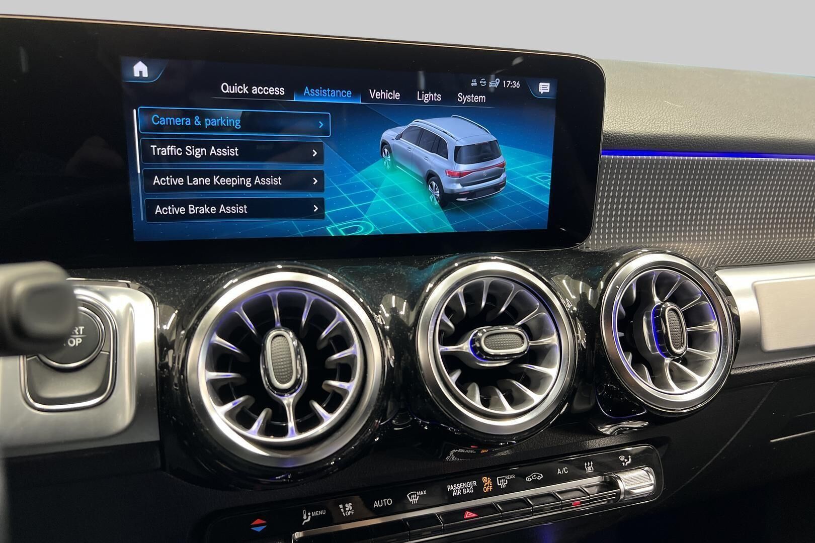 MERCEDES-BENZ EQB iso kuva 21