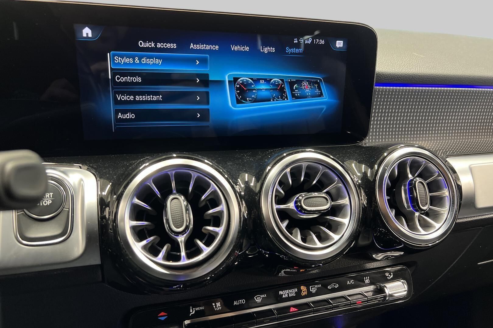 MERCEDES-BENZ EQB iso kuva 24