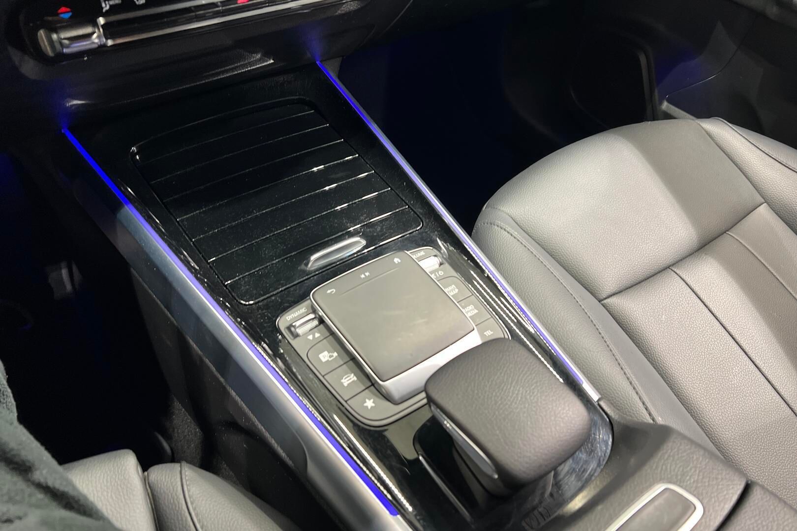 MERCEDES-BENZ EQB iso kuva 26