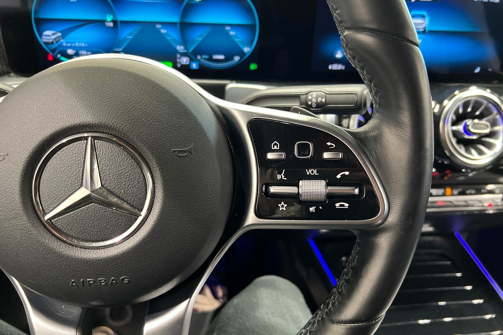MERCEDES-BENZ EQB iso kuva 30