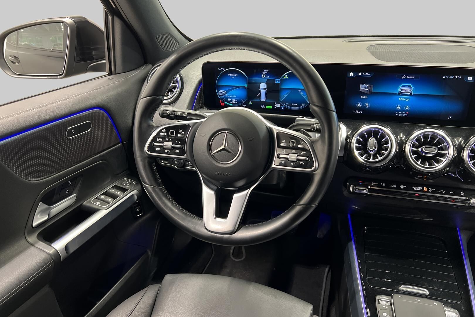 MERCEDES-BENZ EQB iso kuva 35
