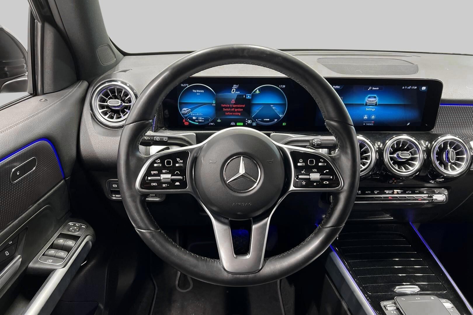 MERCEDES-BENZ EQB iso kuva 36