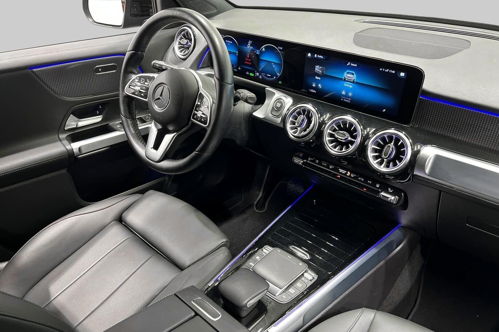 MERCEDES-BENZ EQB iso kuva 39