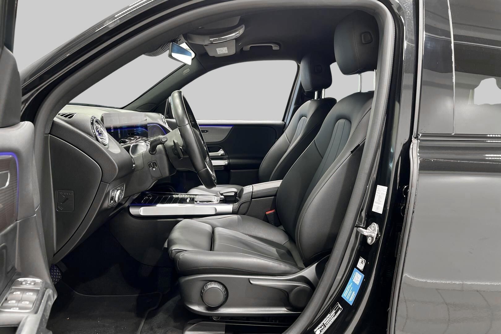 MERCEDES-BENZ EQB iso kuva 9