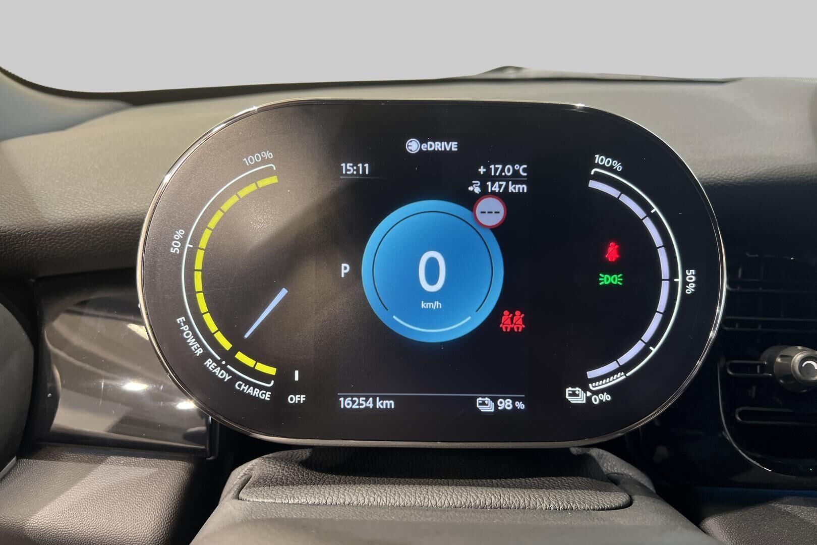 MINI COOPER SE iso kuva 14