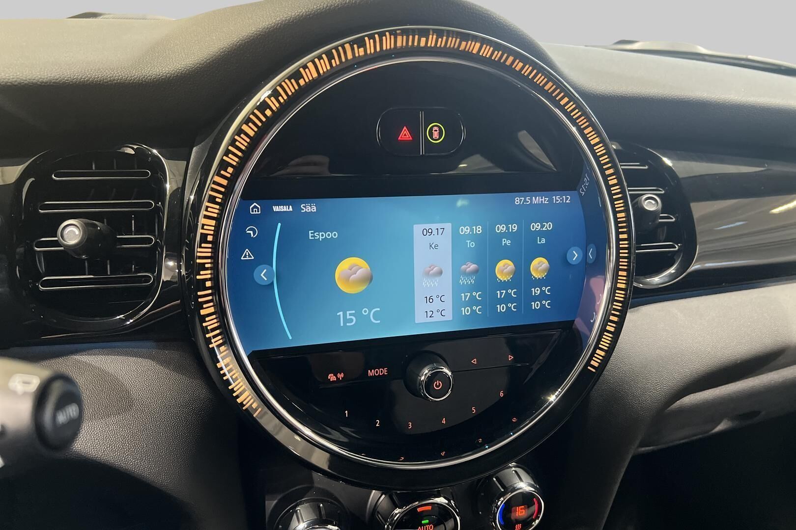 MINI COOPER SE iso kuva 17