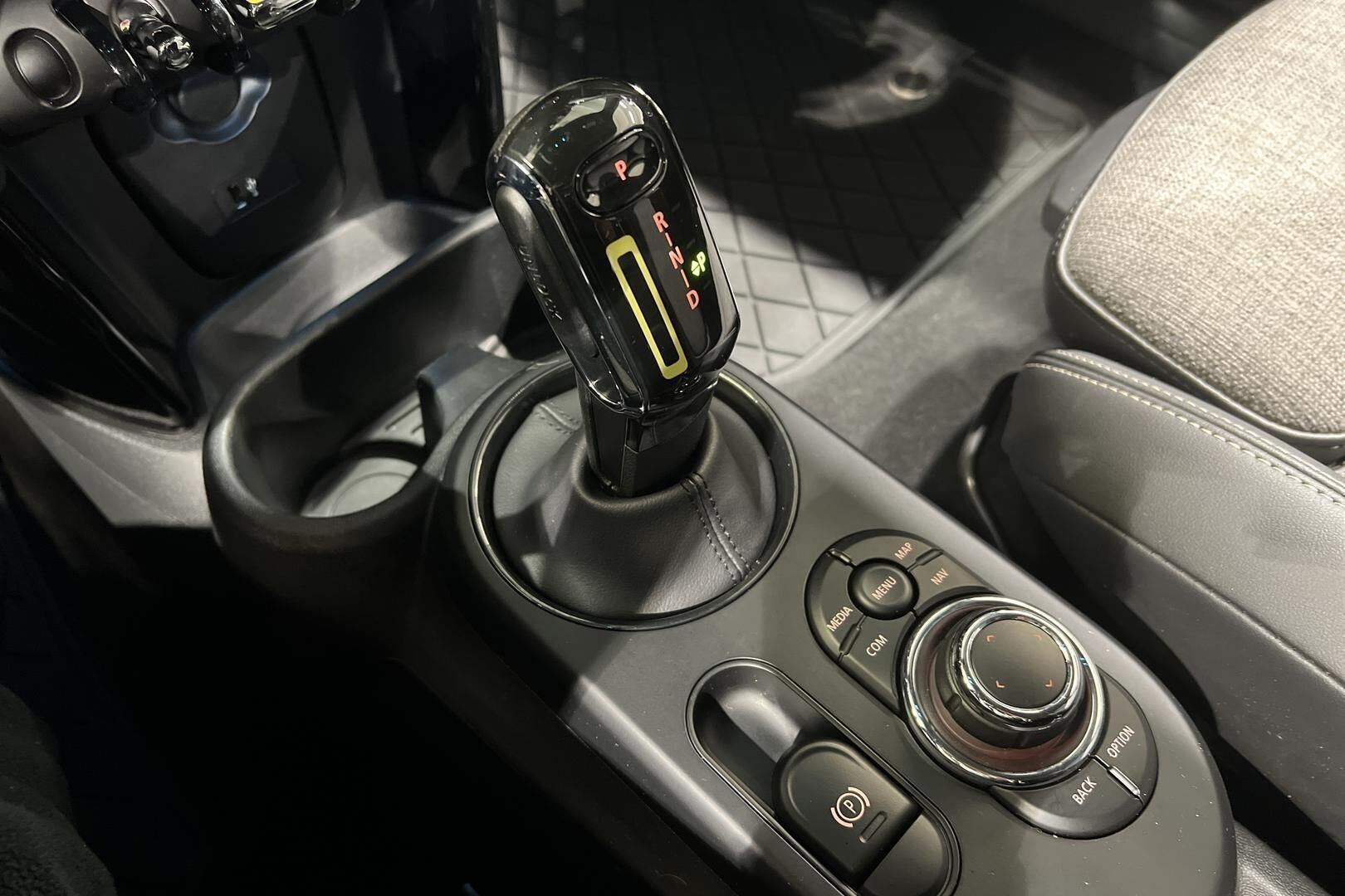 MINI COOPER SE iso kuva 22