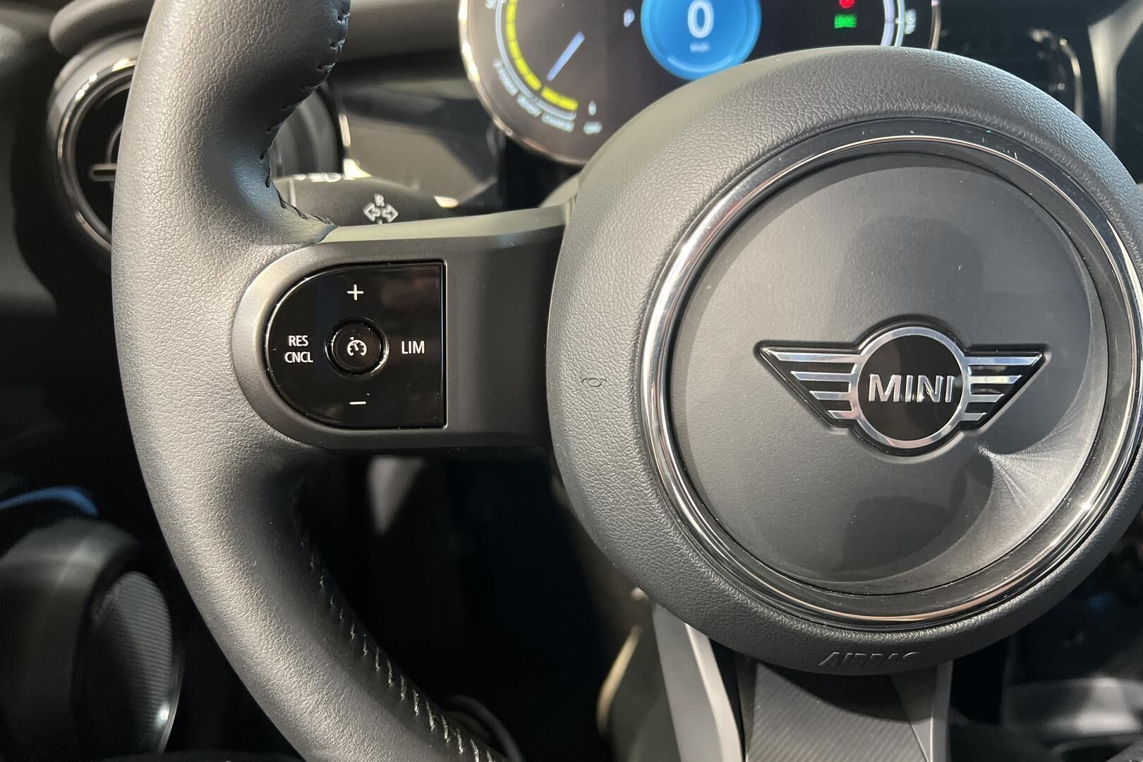 MINI COOPER SE iso kuva 24