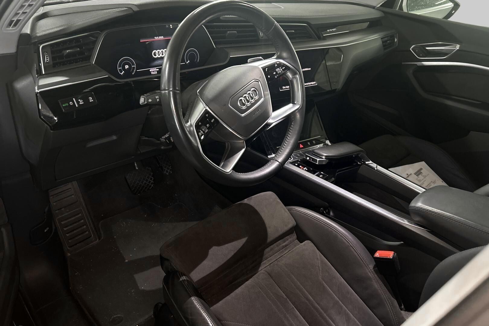 AUDI E-TRON iso kuva 2