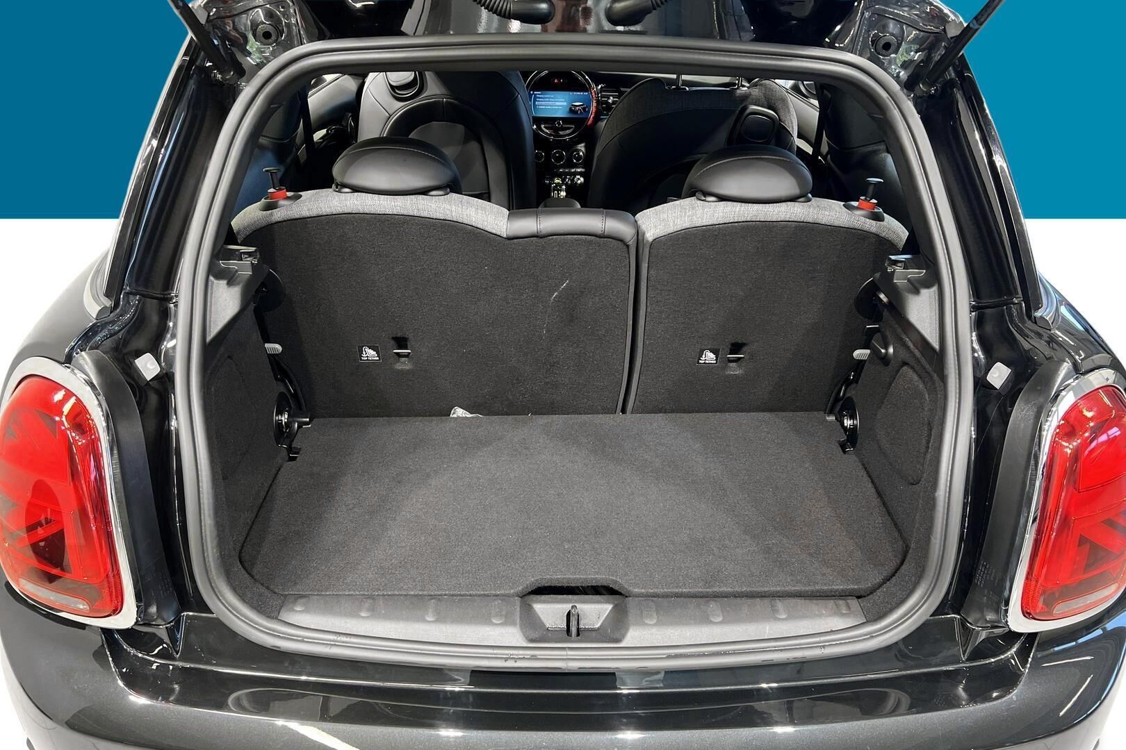 MINI COOPER SE iso kuva 12