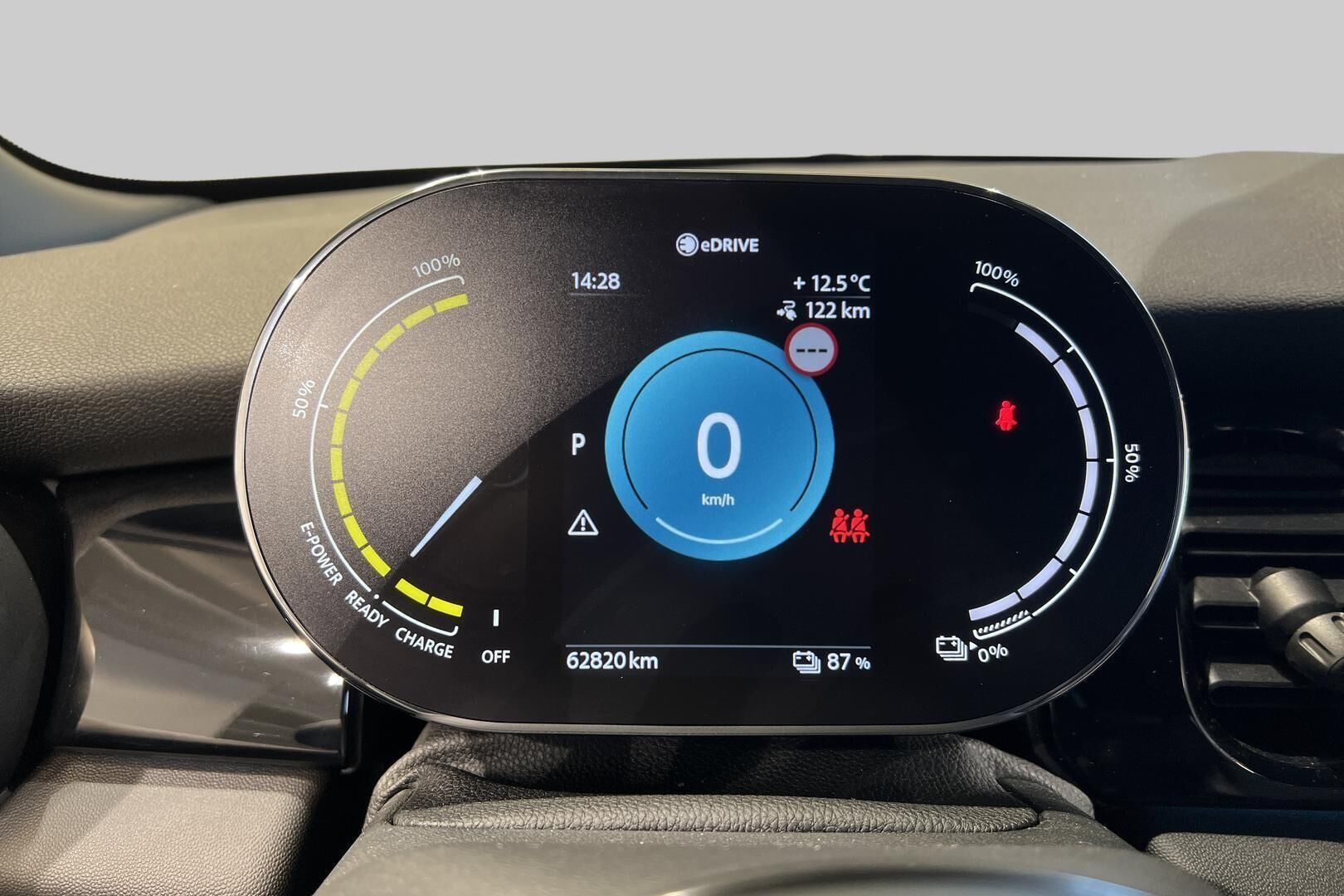 MINI COOPER SE iso kuva 14