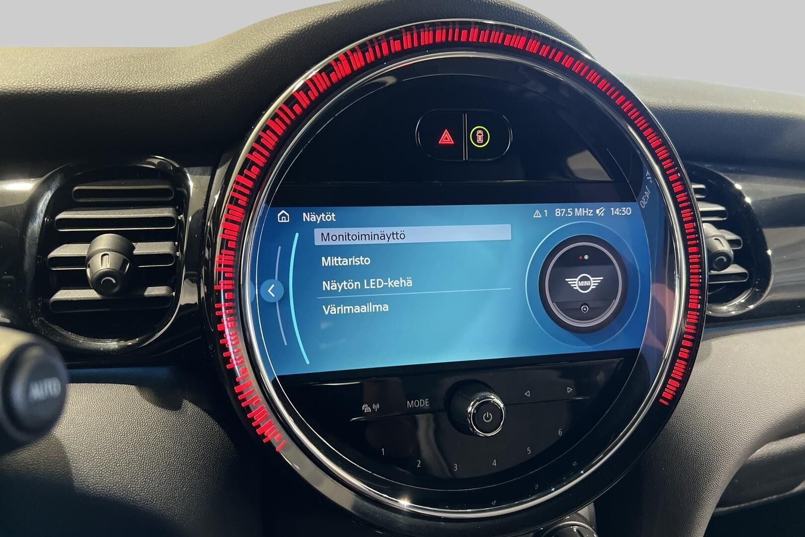 MINI COOPER SE iso kuva 19