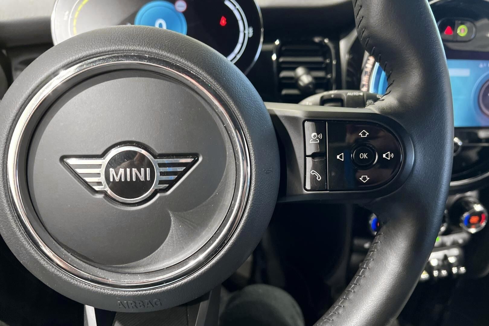 MINI COOPER SE iso kuva 24