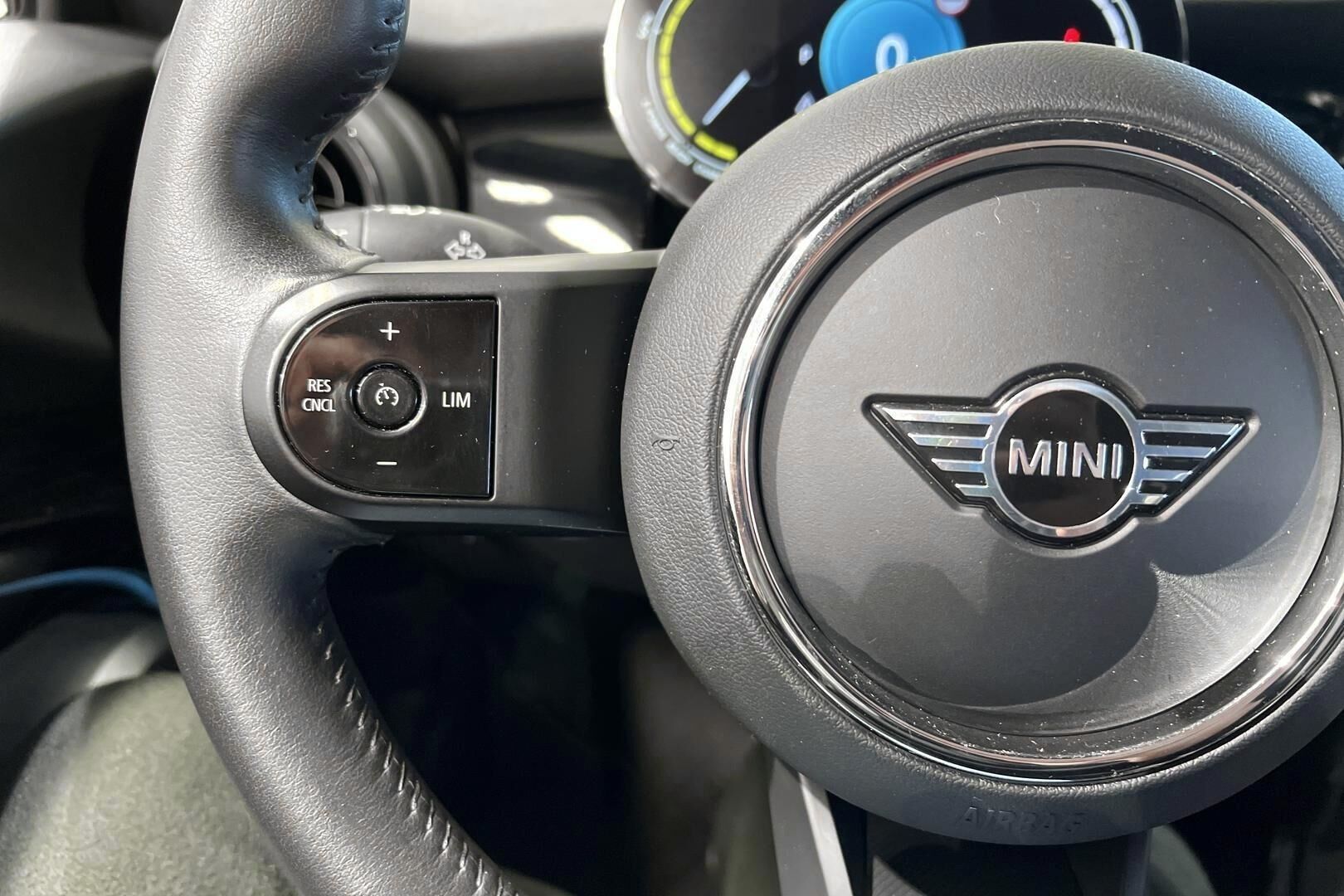 MINI COOPER SE iso kuva 25