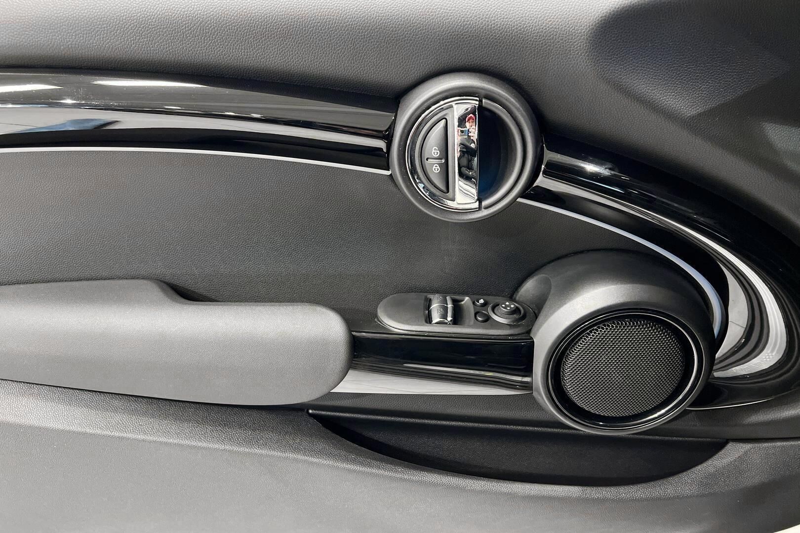 MINI COOPER SE iso kuva 27
