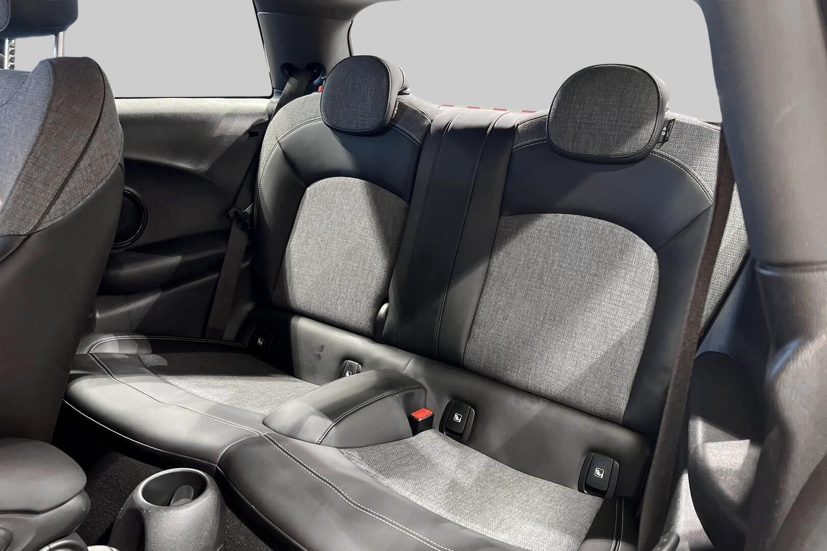 MINI COOPER SE iso kuva 10