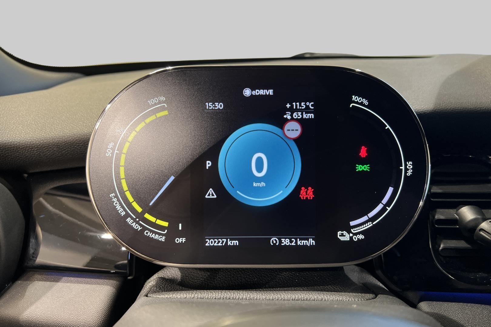 MINI COOPER SE iso kuva 15
