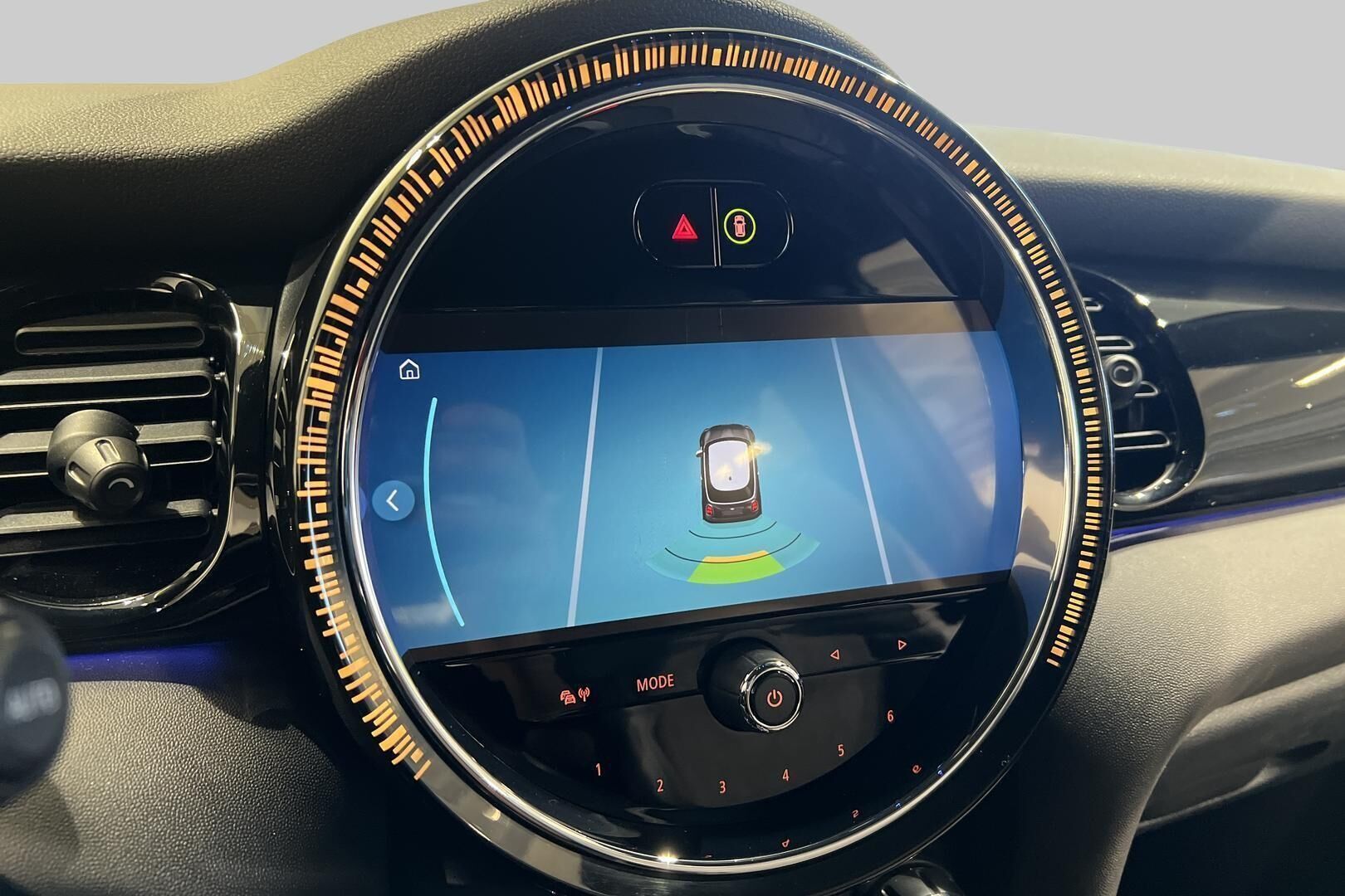 MINI COOPER SE iso kuva 16