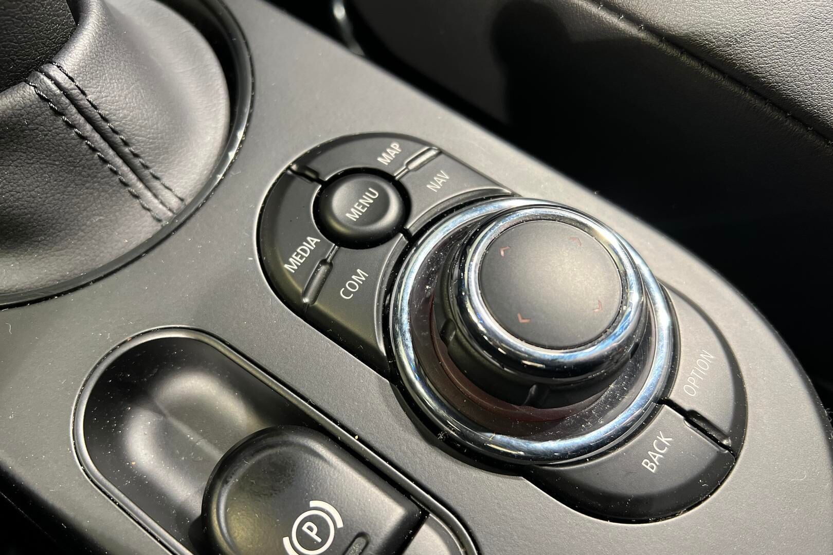 MINI COOPER SE iso kuva 24