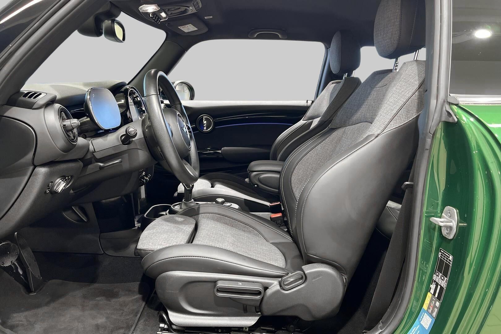 MINI COOPER SE iso kuva 9