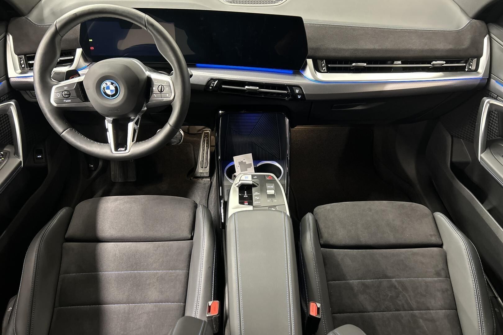 BMW IX2 iso kuva 11