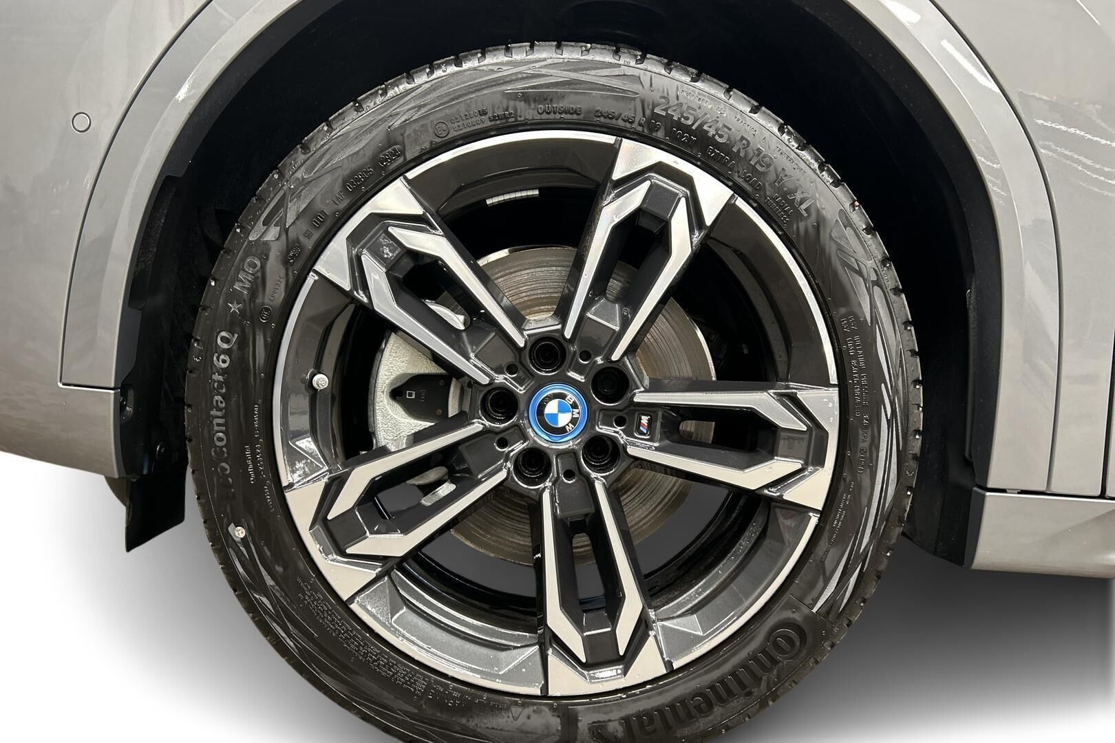 BMW IX2 iso kuva 13