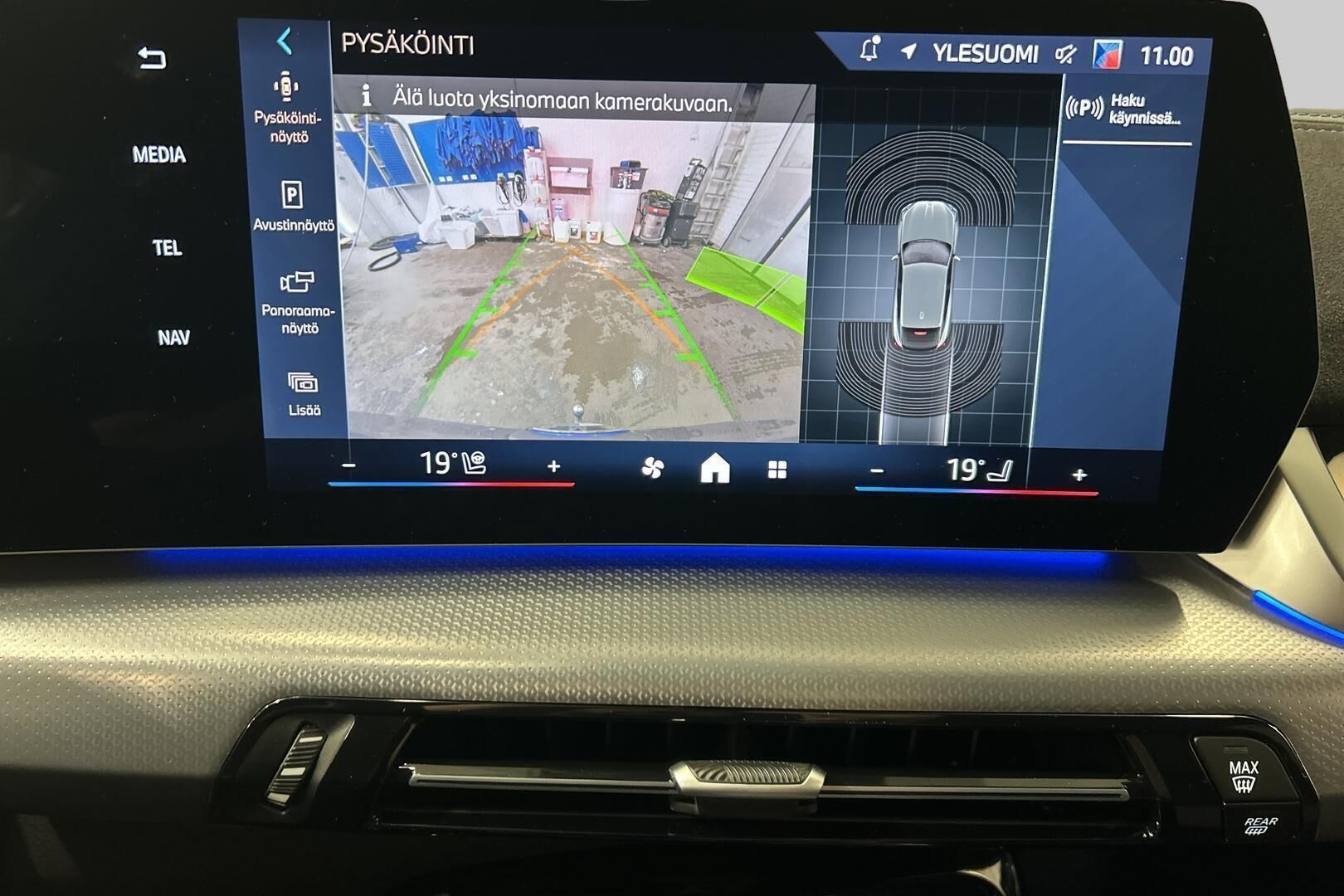 BMW IX2 iso kuva 18