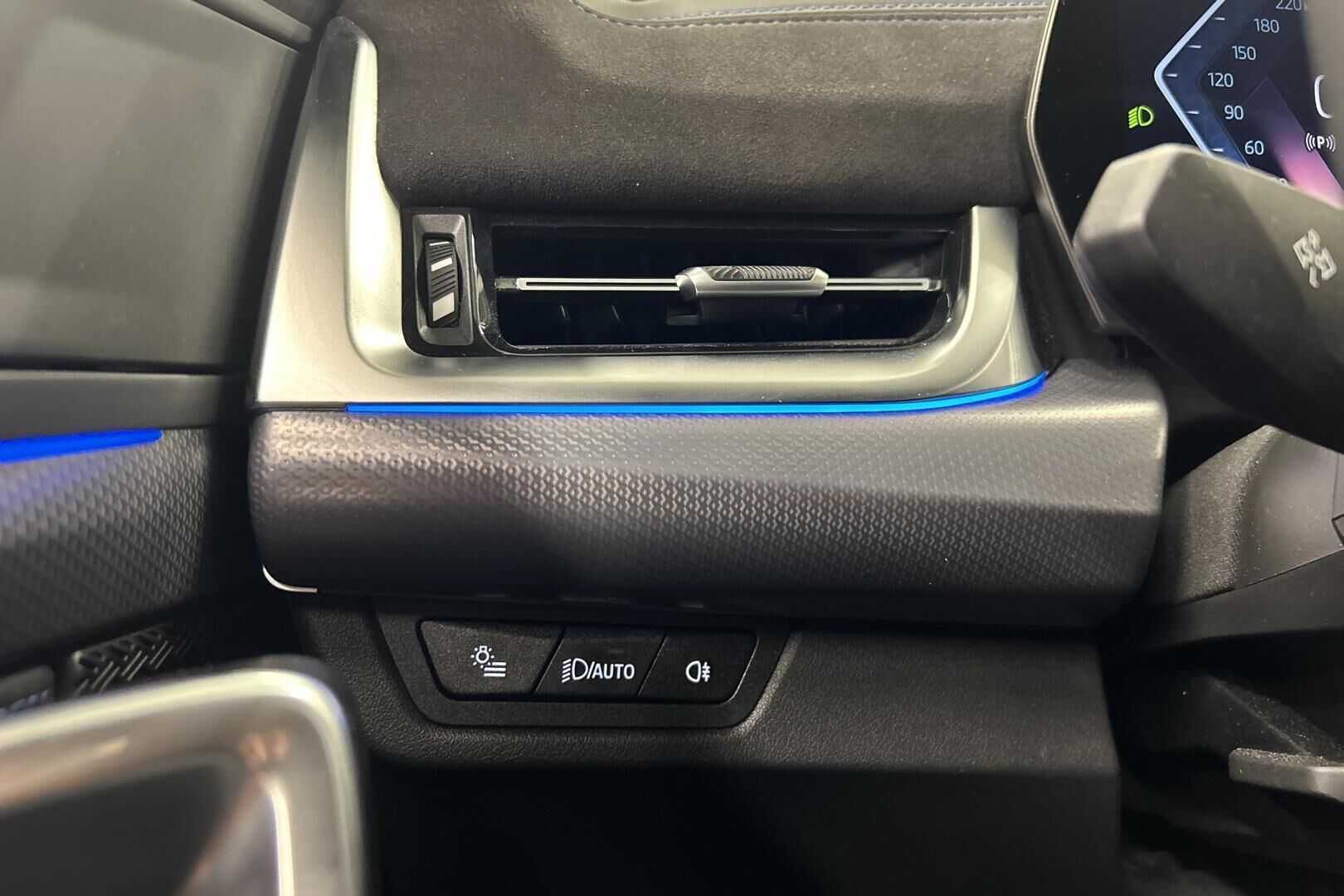 BMW IX2 iso kuva 22