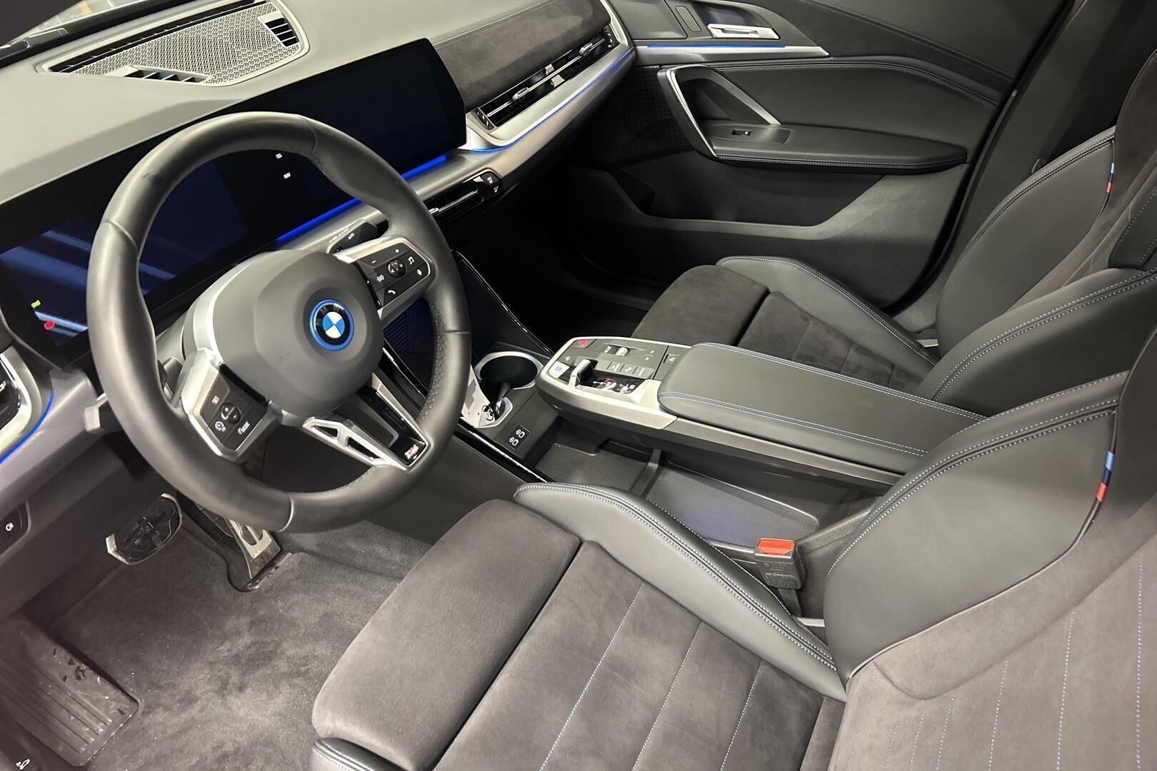 BMW IX2 iso kuva 9