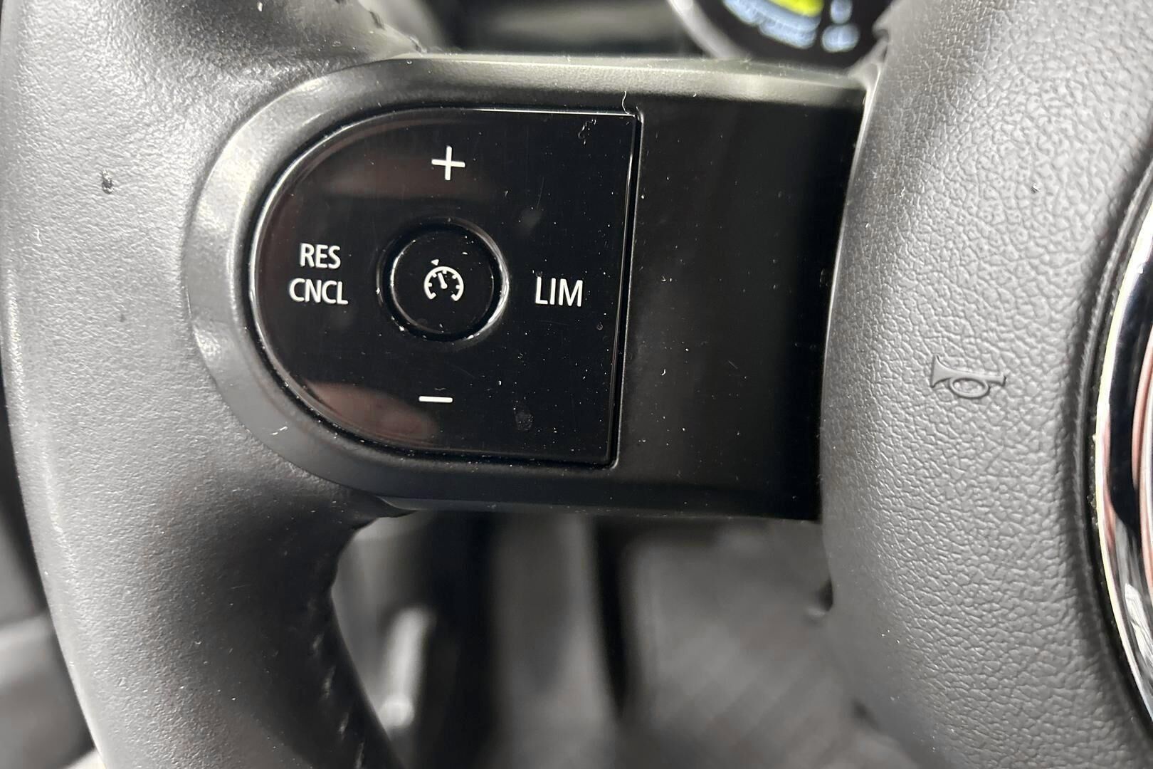 MINI COOPER SE iso kuva 14