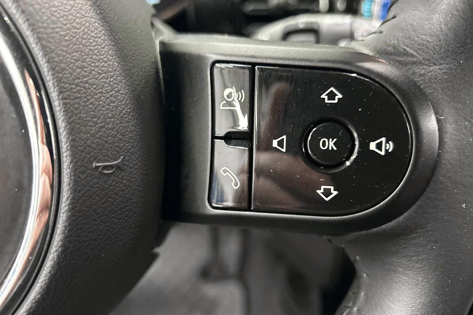 MINI COOPER SE iso kuva 15