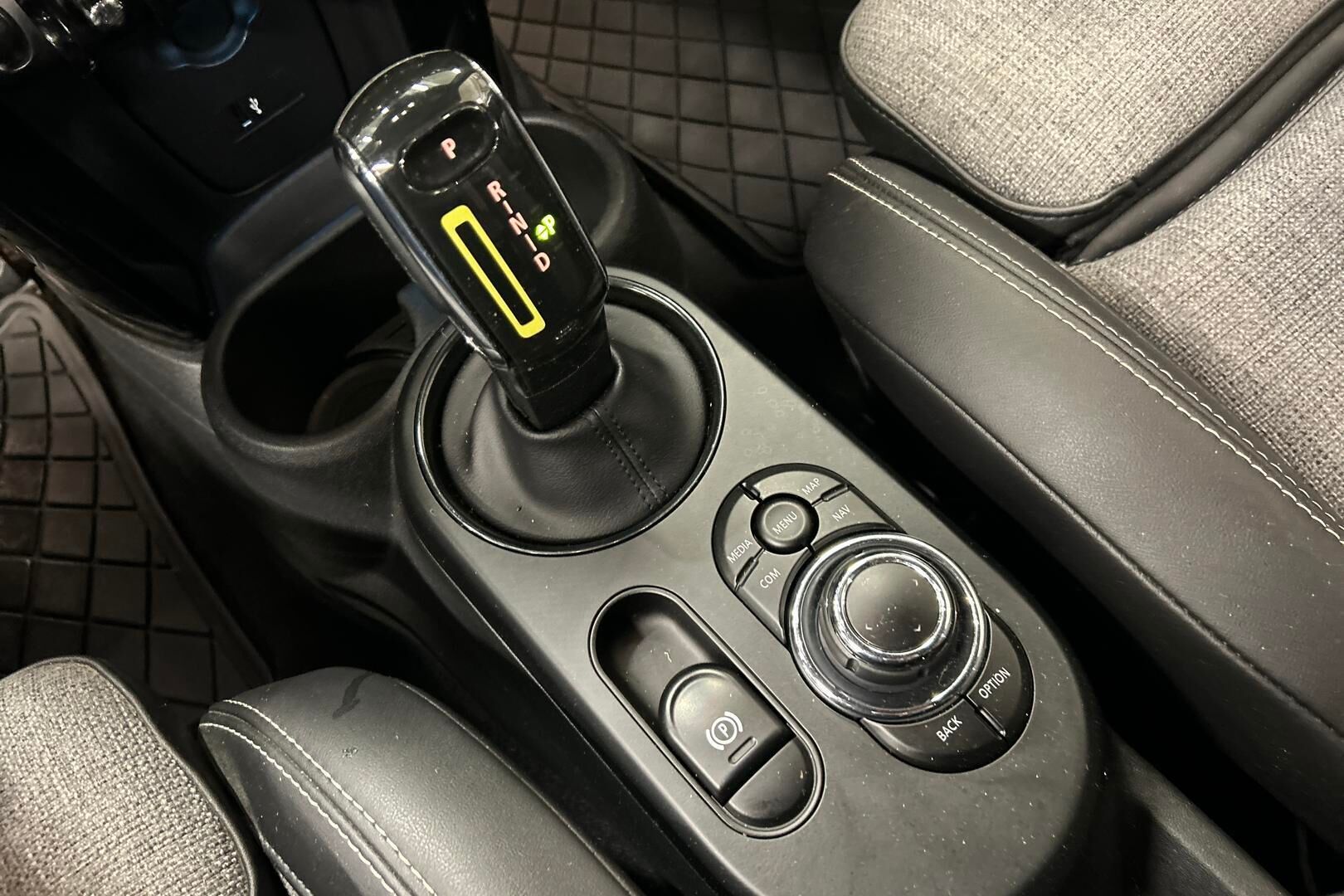 MINI COOPER SE iso kuva 21