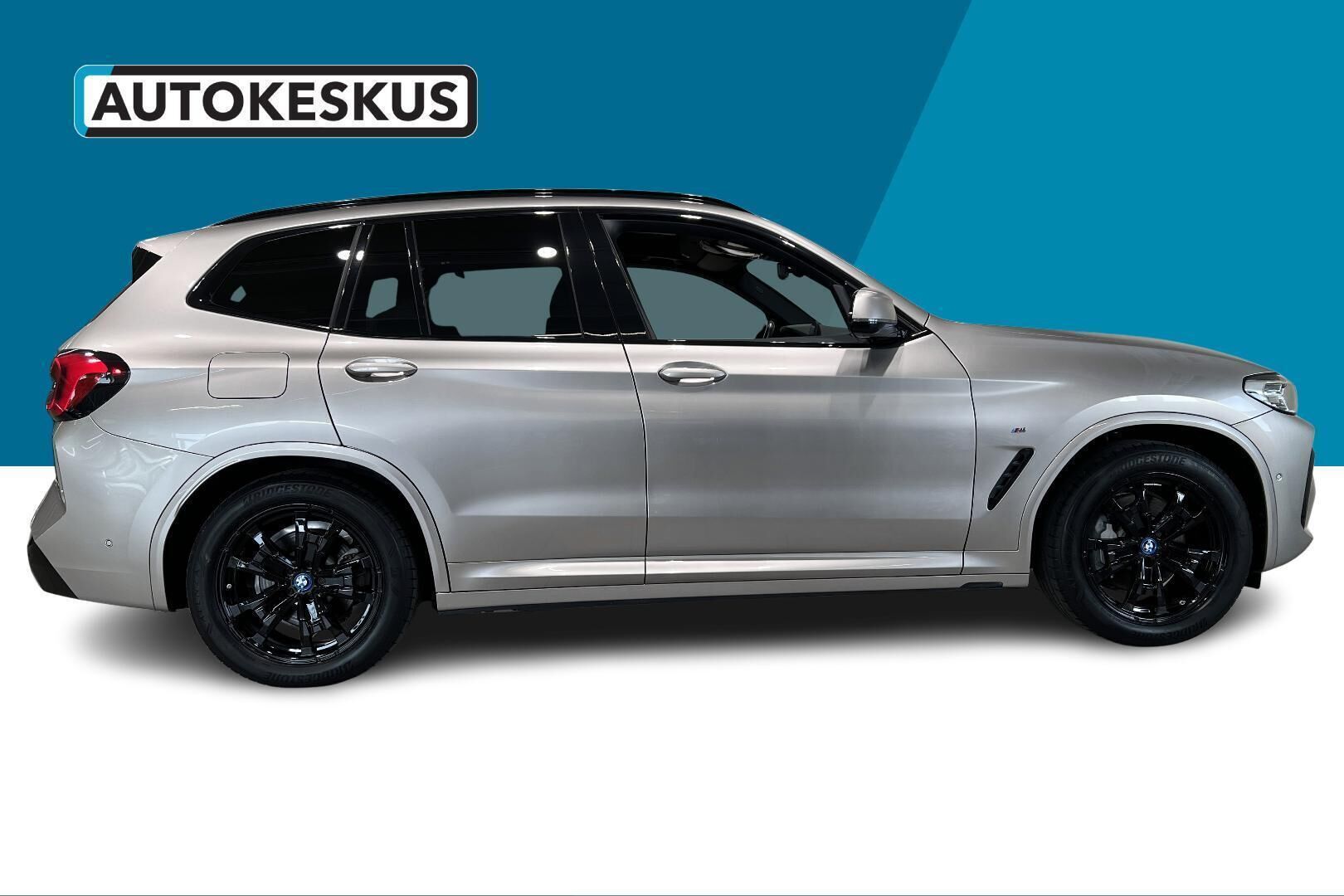 BMW IX3 iso kuva 4