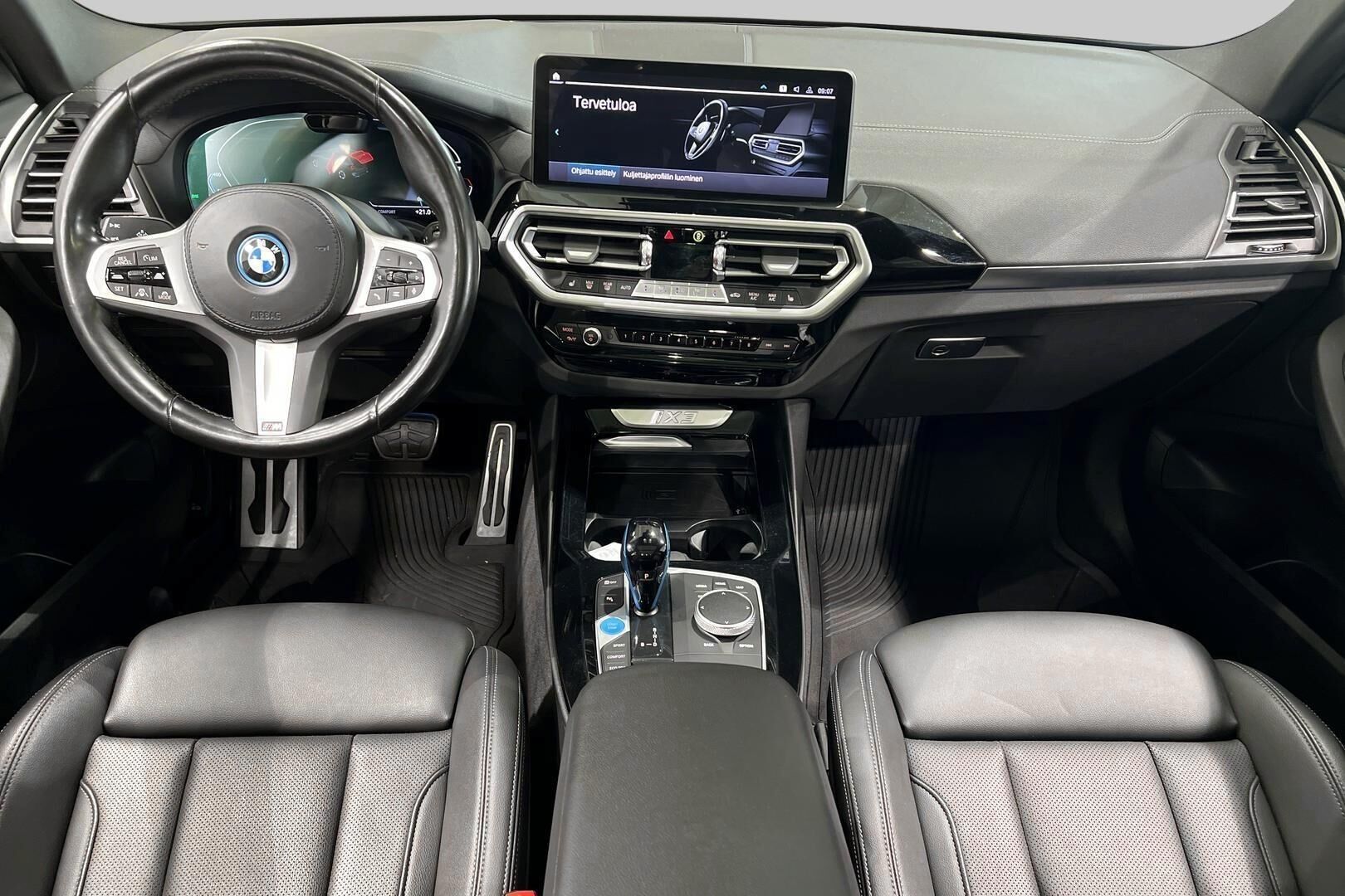BMW IX3 iso kuva 11