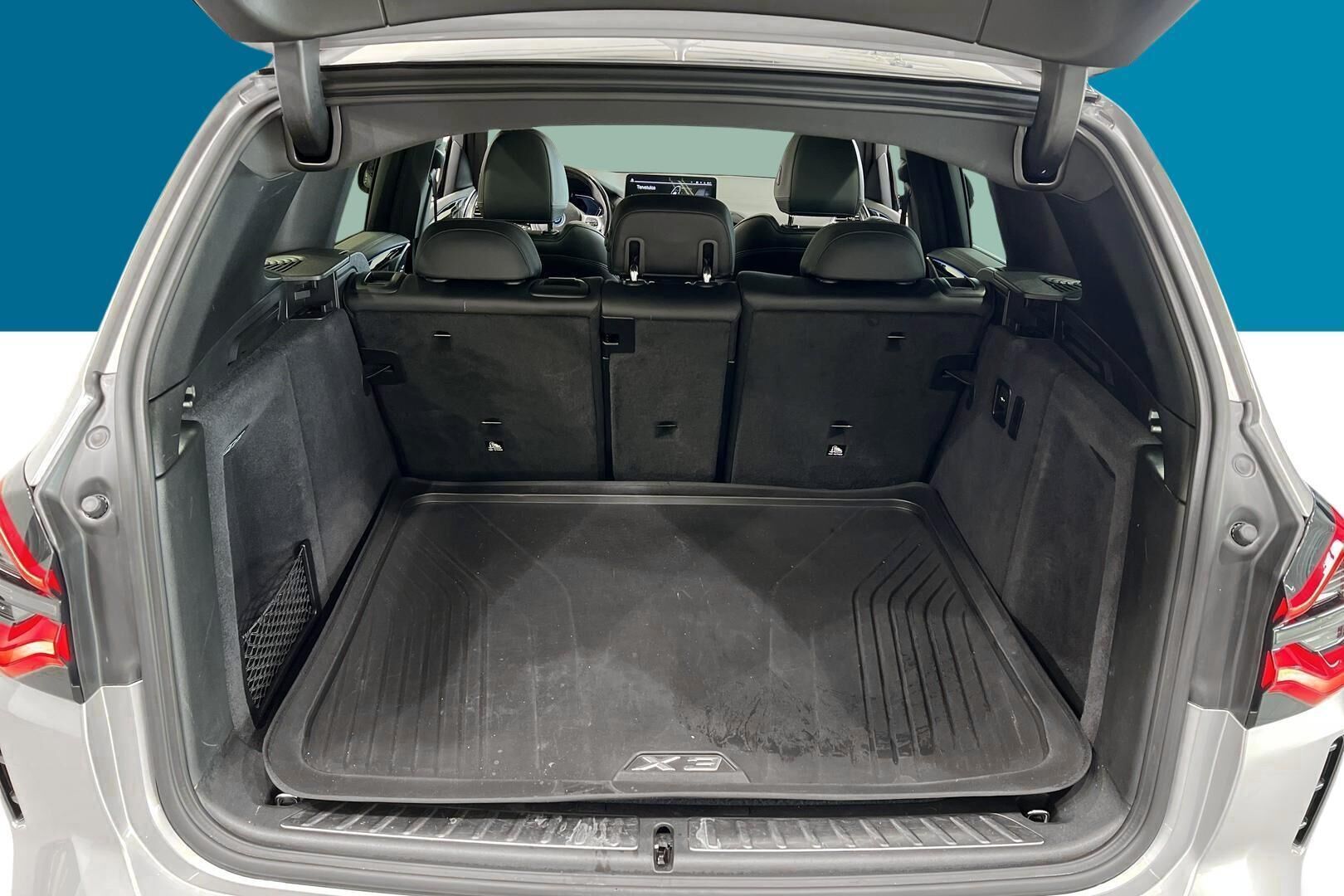 BMW IX3 iso kuva 12