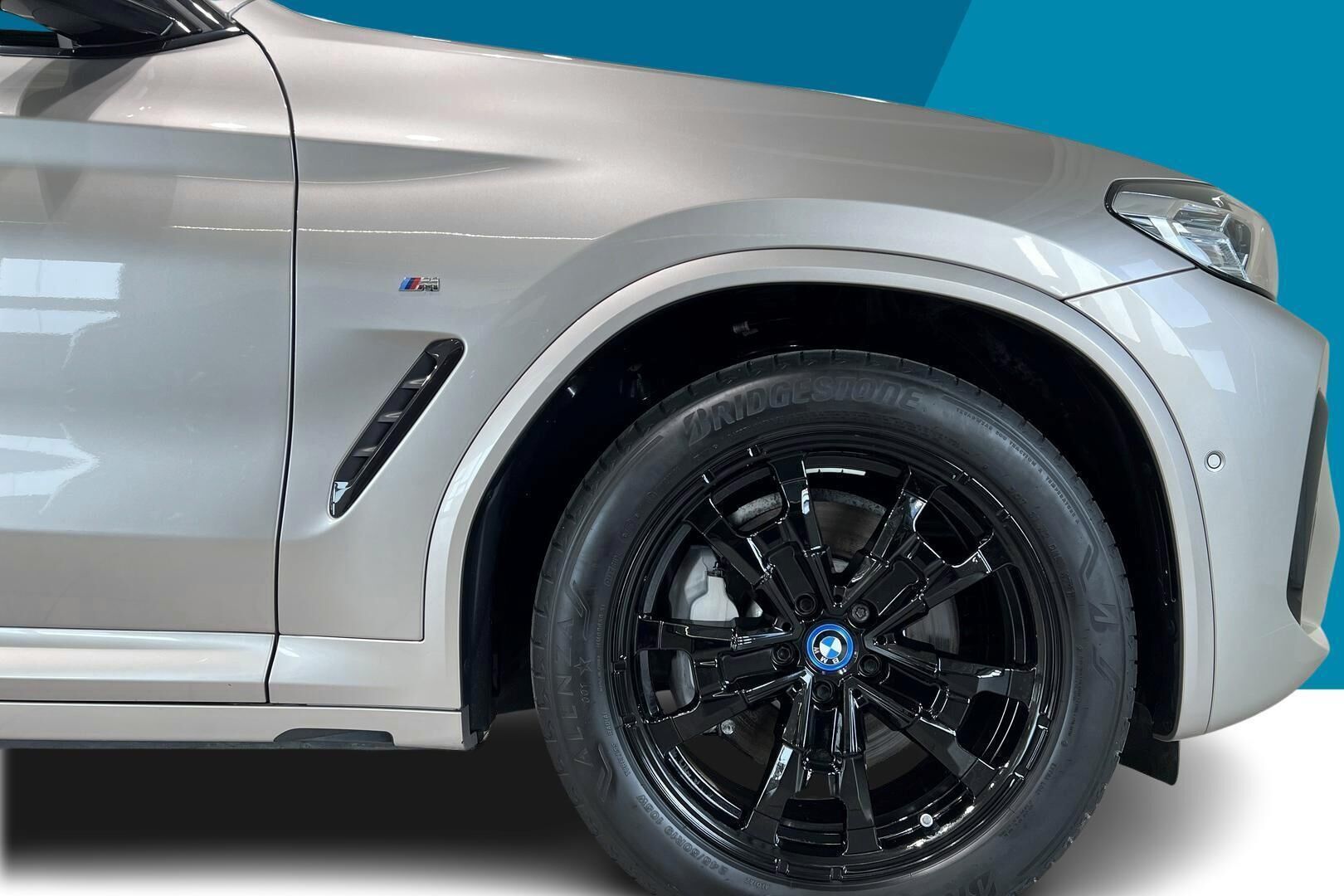 BMW IX3 iso kuva 13