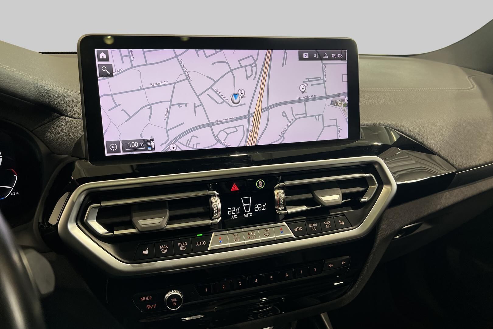 BMW IX3 iso kuva 15