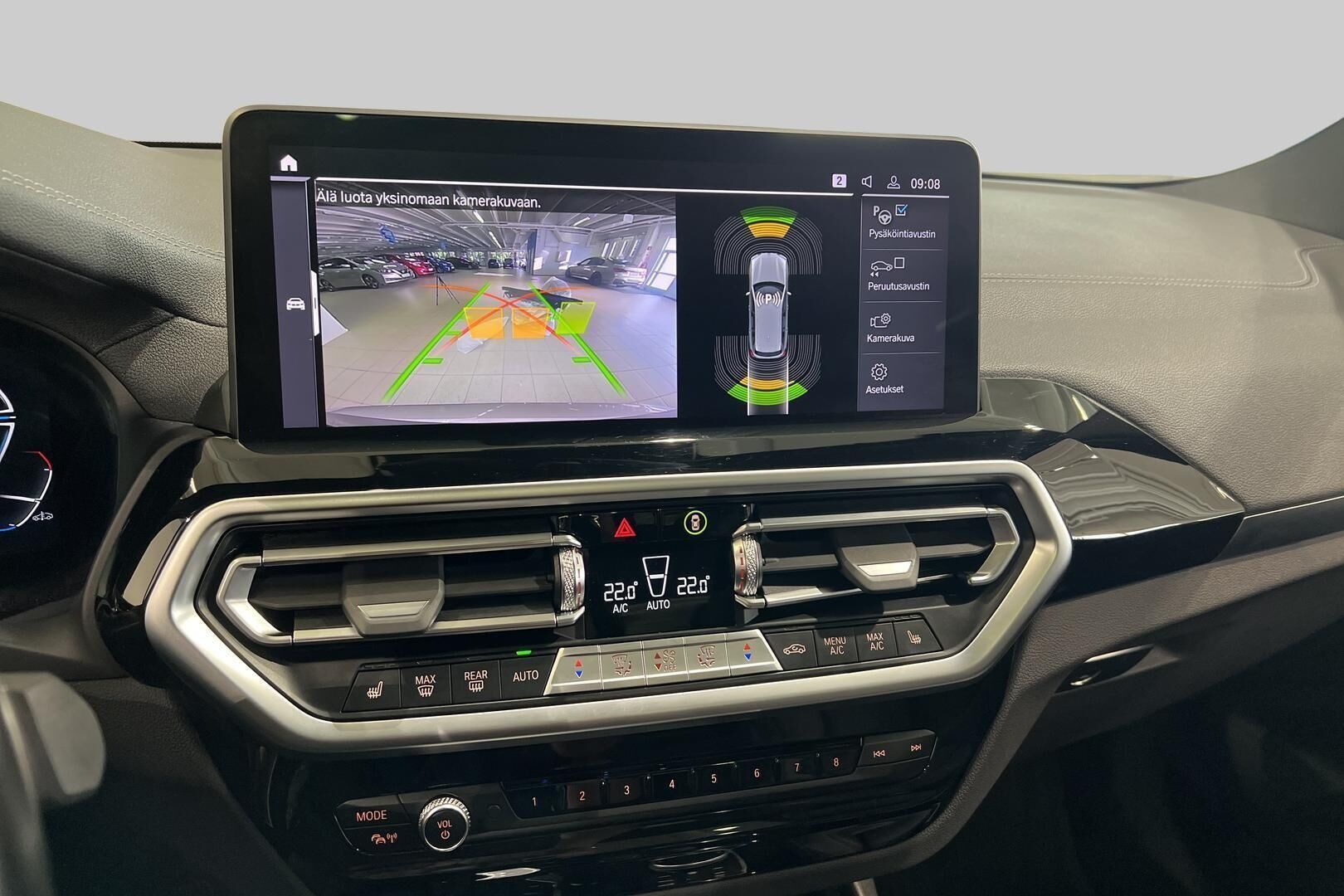 BMW IX3 iso kuva 16