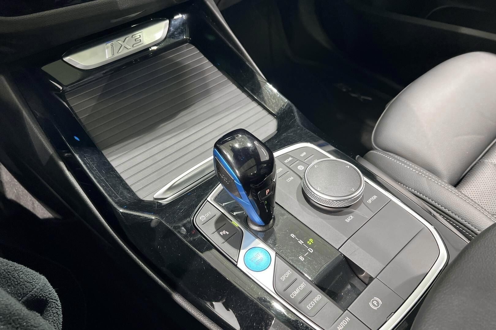 BMW IX3 iso kuva 20