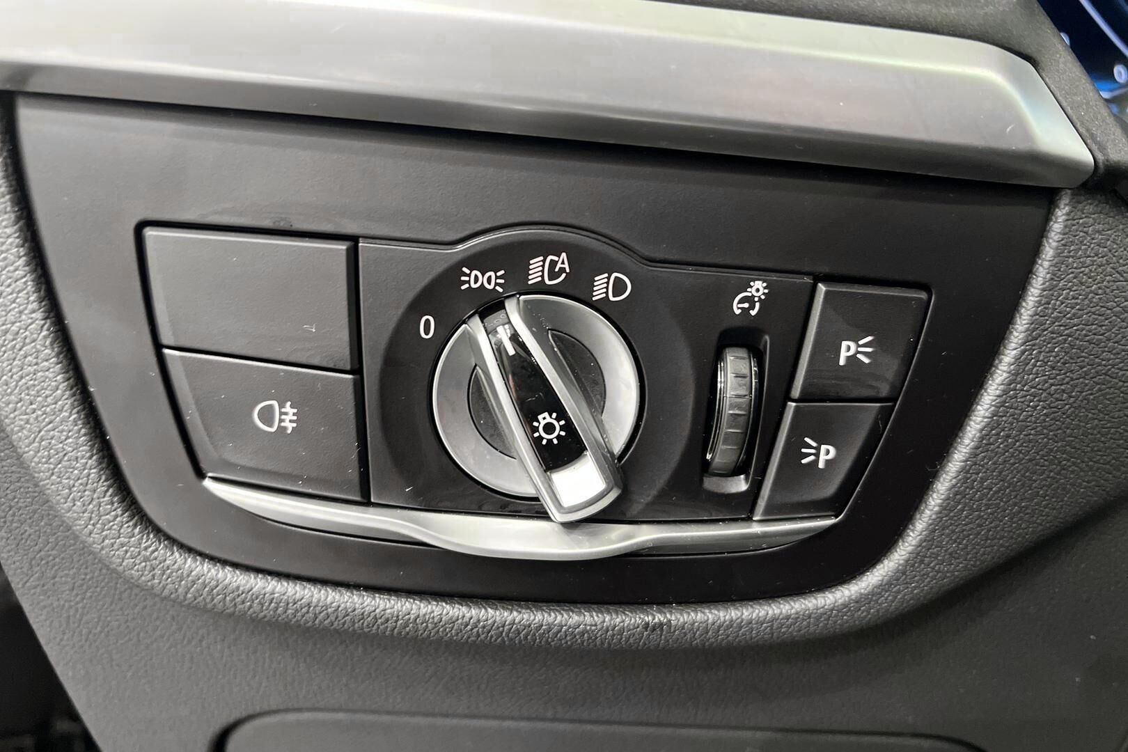 BMW IX3 iso kuva 24