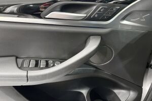 BMW IX3 esikatselu 24