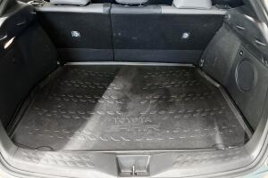 TOYOTA C-HR esikatselu 19