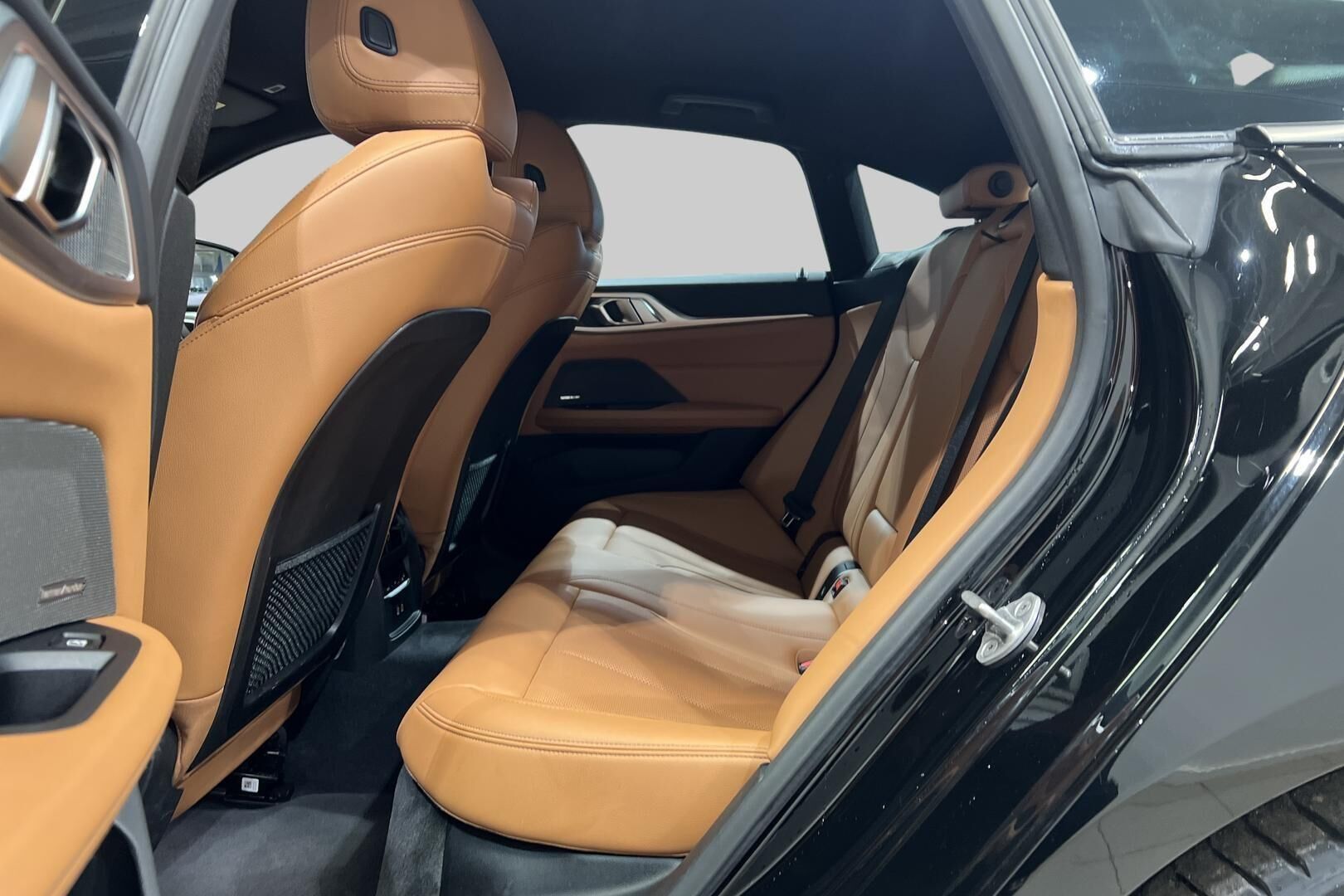 BMW i4 iso kuva 10