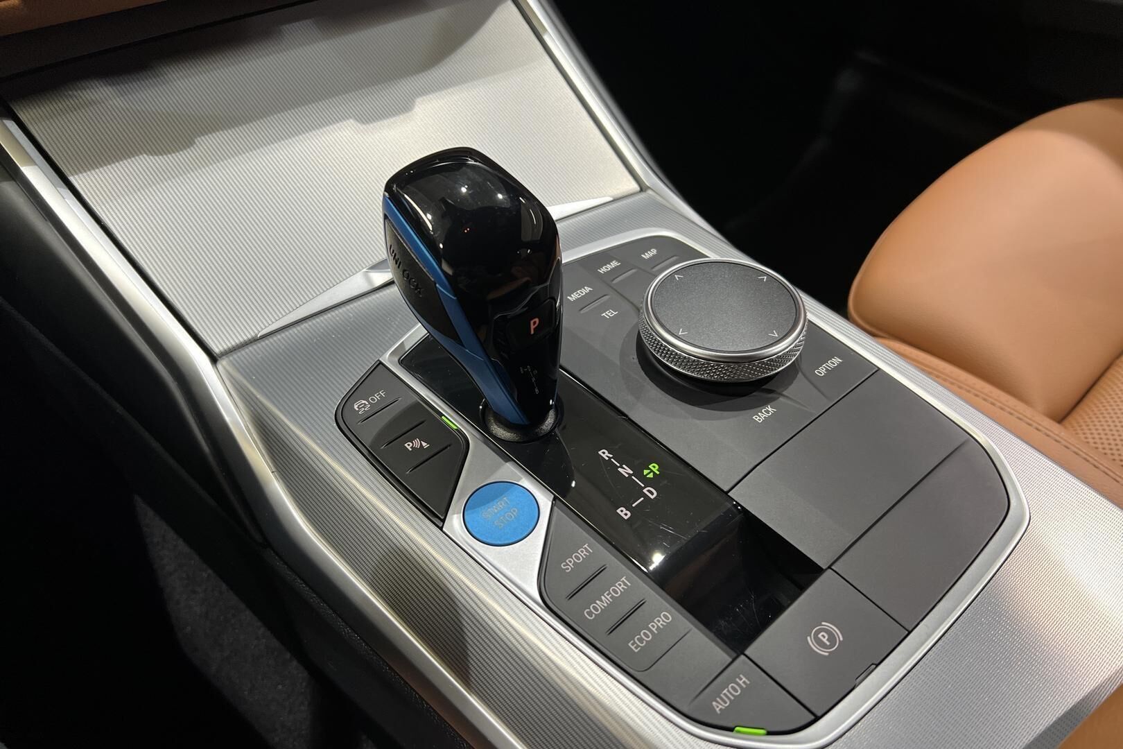 BMW i4 iso kuva 22