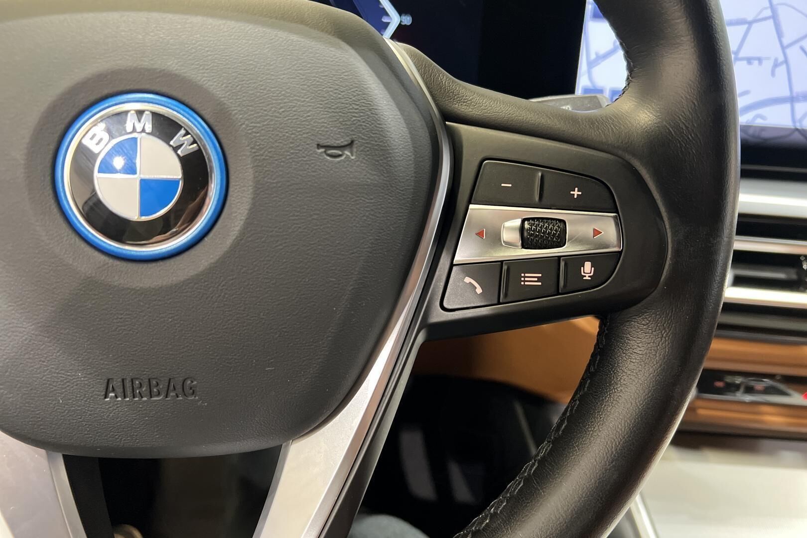 BMW i4 iso kuva 25