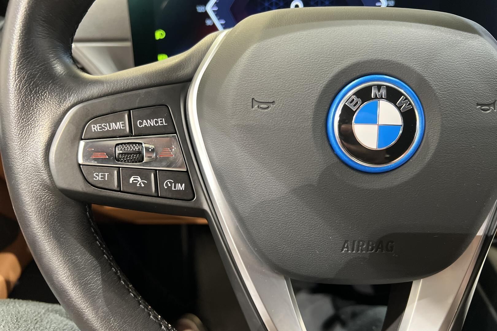 BMW i4 iso kuva 26