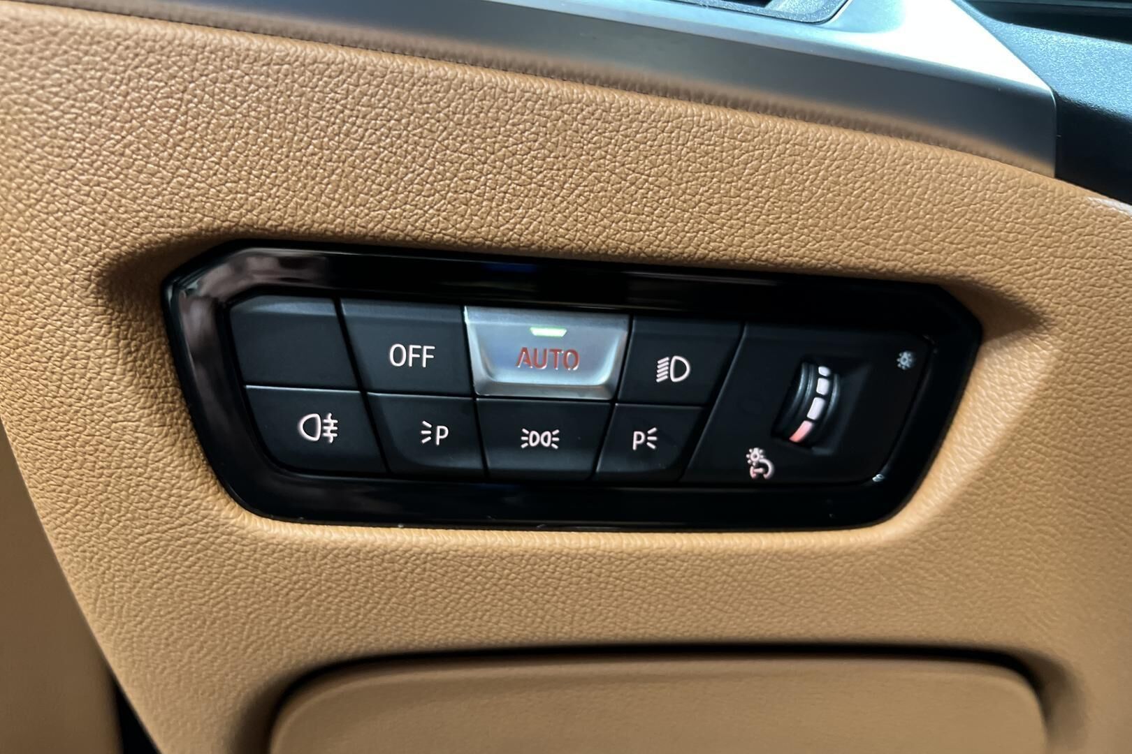 BMW i4 iso kuva 27